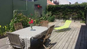 La terrasse est déjà prête pour vous accueillir !